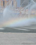 晉陽湖噴泉
　　晉陽湖公園是城市綜合型生態(tài)濱水公園，其景觀工程分為10大區(qū)域，有生態(tài)自然游覽區(qū)、僑鄉(xiāng)文化廣場(chǎng)區(qū)、古厝文化體驗(yàn)區(qū)、濕地生態(tài)科普區(qū)、城市文化廣場(chǎng)區(qū)、生態(tài)島休閑區(qū)、山林沙地游玩區(qū)和水上活動(dòng)區(qū)。 