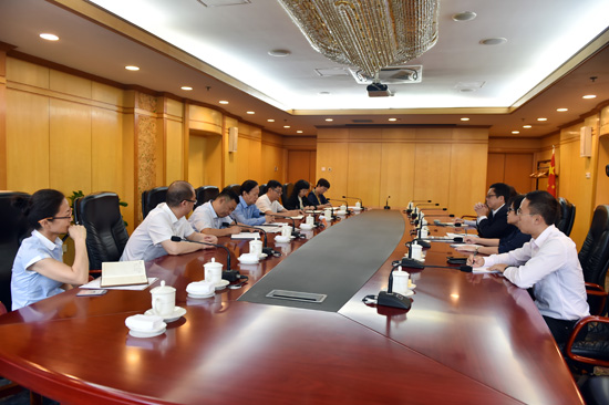 李寶善社長(zhǎng)會(huì)見(jiàn)新加坡報(bào)業(yè)控股集團(tuán)執(zhí)行總裁伍逸鬆一行（攝影：翁奇羽）