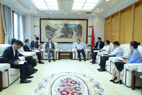 李寶善社長(zhǎng)會(huì)見日本駐華大使橫井裕一行。（攝影：李國(guó)良）