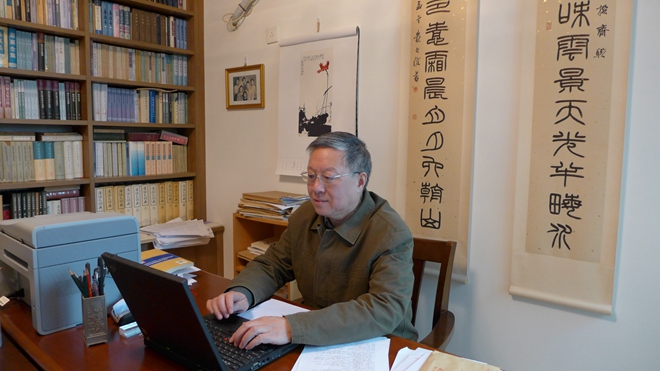 南京大學(xué)人文社會科學(xué)資深教授莫礪鋒。受訪者供圖