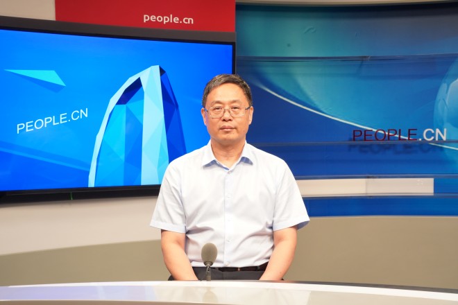 中國藝術(shù)研究院院長、黨委副書記周慶富做客人民網(wǎng)。張力洋攝