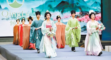 來(lái)這里，買(mǎi)漢服